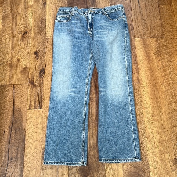 NWT Express Jeans Woman’s Low Rise Boot Cut Short Jeans Size 13/14 - Picture 2 of 7